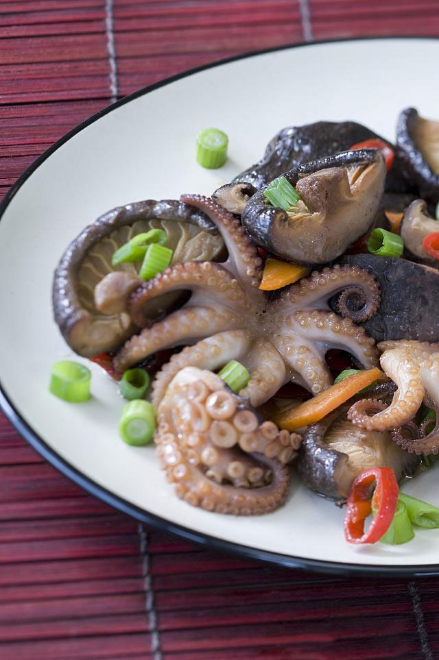 八爪魚哪個(gè)部位不能吃？網(wǎng)紅吃八爪魚為什么要爆頭？