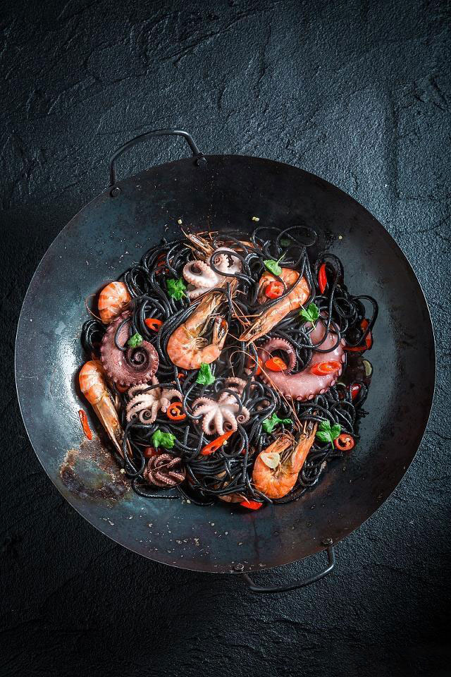 八爪魚哪個(gè)部位不能吃？網(wǎng)紅吃八爪魚為什么要爆頭？